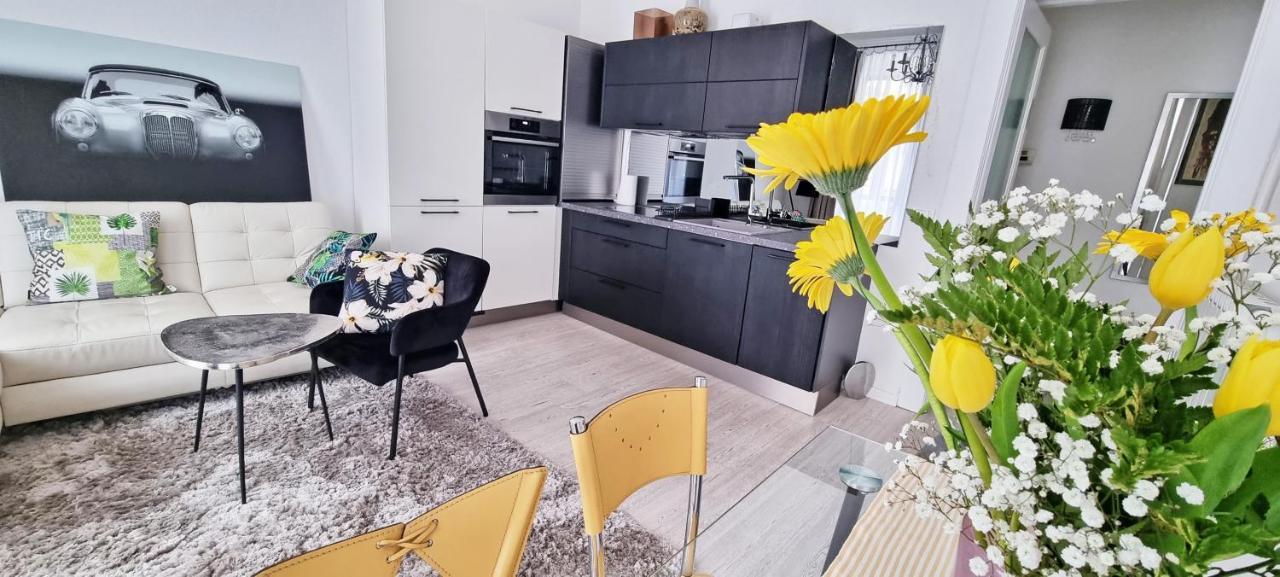 Casa Bianca - 2 Bedroom Design Apartment Trieste Exterior photo